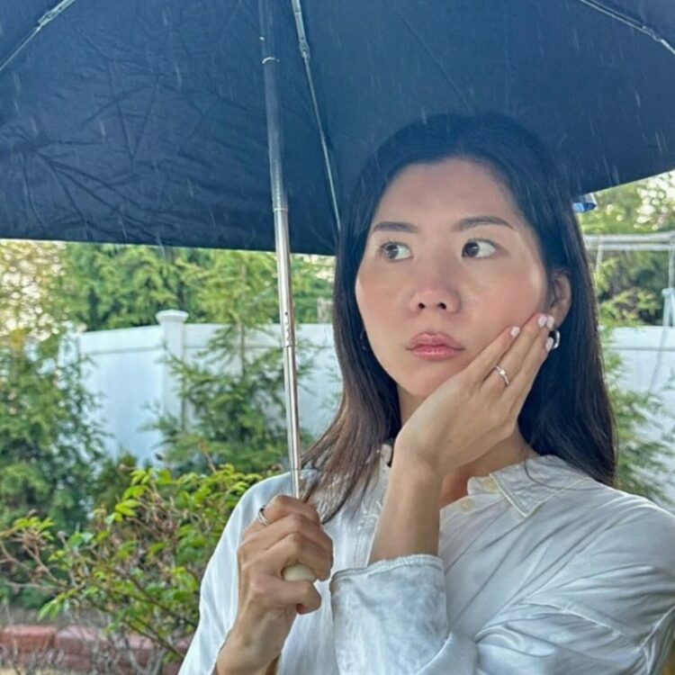 【vol.56】梅雨のベタつき・ザラつきの原因は「潤い」のバランス?美肌の土台を整える、大人の弱酸性洗顔術